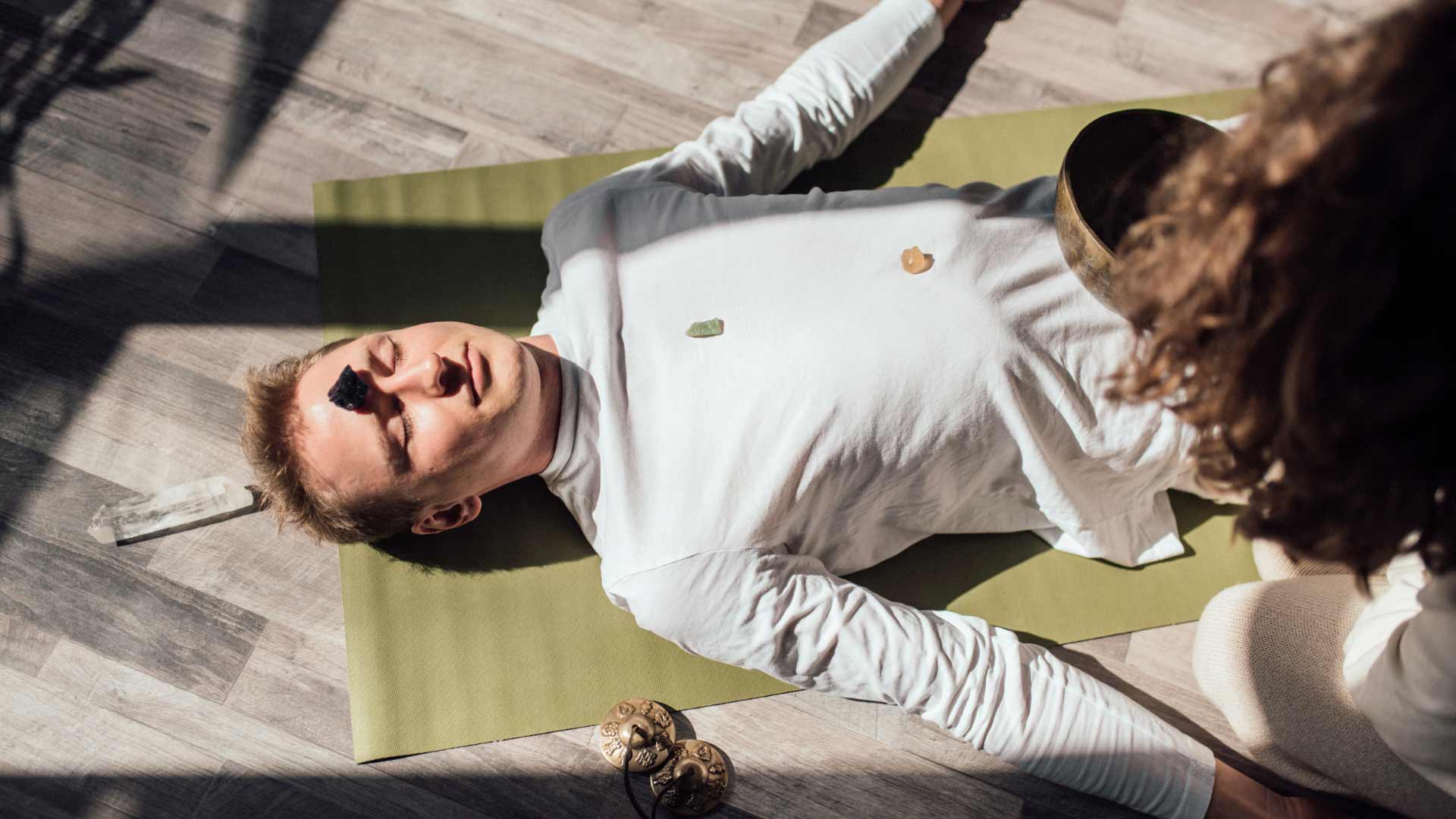 Die wichtigsten Heilsteine und ihre Wirkung Heilsteine: Steine auf Körper