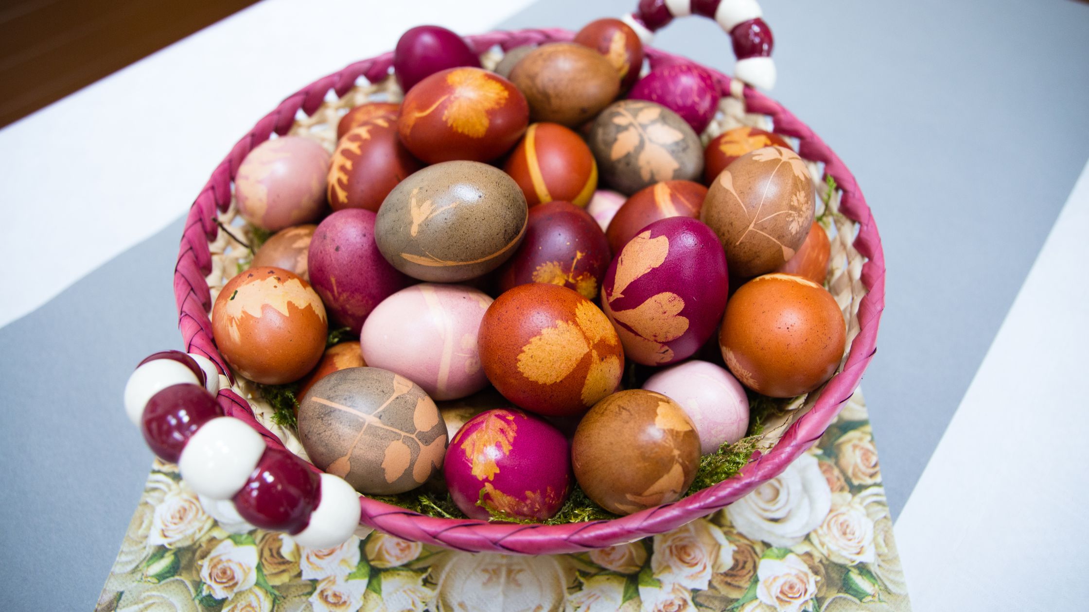 10 Ei mit Blattmuster durch Naturfarbe